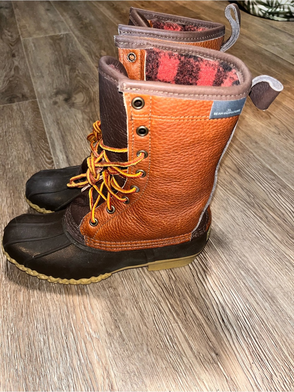 NWT L.L. Bean Brown & Tan Shearling Lined Duck Boot 10 inch